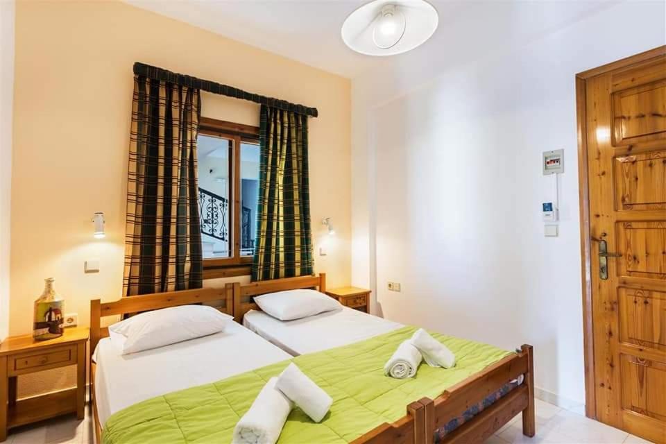 Michalis Litinas Apartments Agia Marina Eksteriør bilde