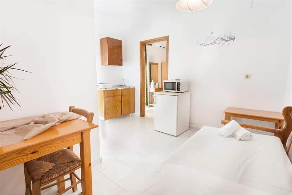 Michalis Litinas Apartments Agia Marina Eksteriør bilde