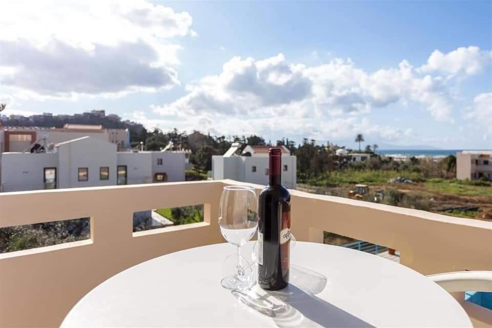 Michalis Litinas Apartments Agia Marina Eksteriør bilde